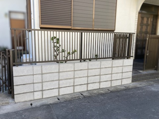 *平塚市 外構リフォーム 既存ブロックを撤去しLIXILフェンスを新設