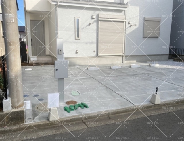 *駐車スペースとアプローチが一体化した新築外構全景