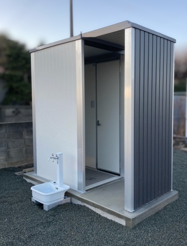 *明るくなったお寺の新設ユニットトイレ完成後