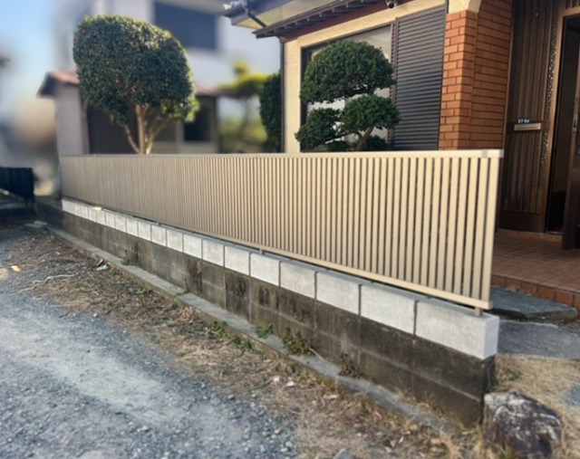 *平塚市 LIXIL ABTS1型フェンス設置後のスッキリした外構リフォーム完成写真